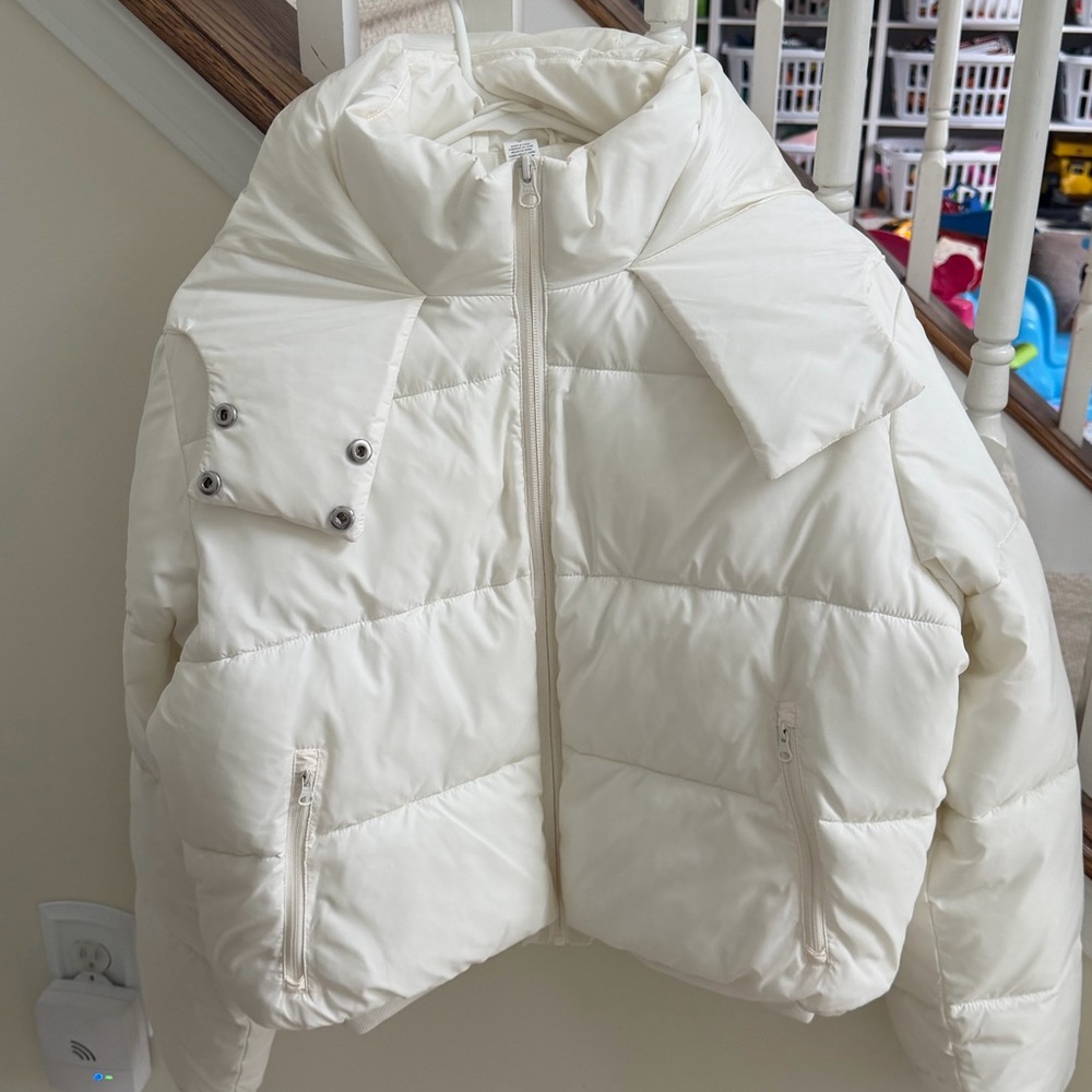 ALO Yoga -White Puffer Jacket